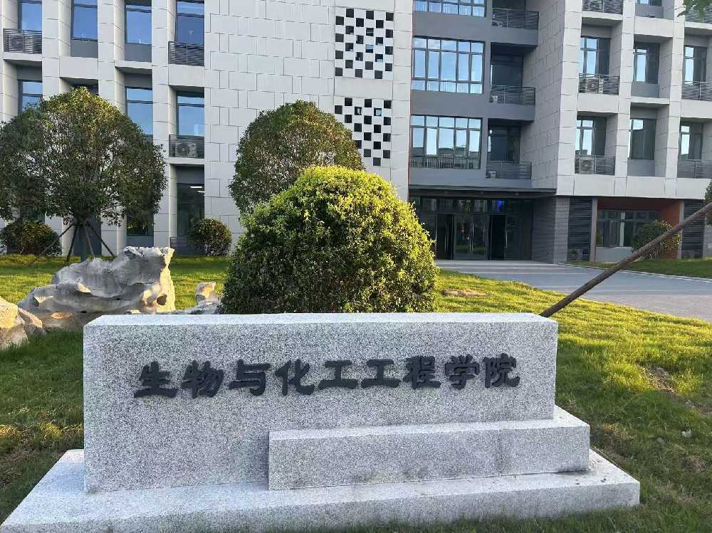 金水区扬州职业大学体育场高杆灯项目